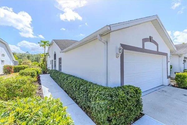 $442,500 | 5446 Whitten Drive, Unit 19, Naples, FL 34104