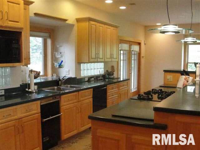 6800 Jersey Ridge Road Davenport, IA 52807 - Photo 2 of 24 Gallery Image 2