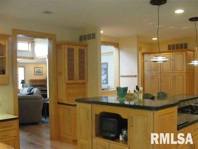 6800 Jersey Ridge Road Davenport, IA 52807 - Photo 3 of 24 Gallery Image 3