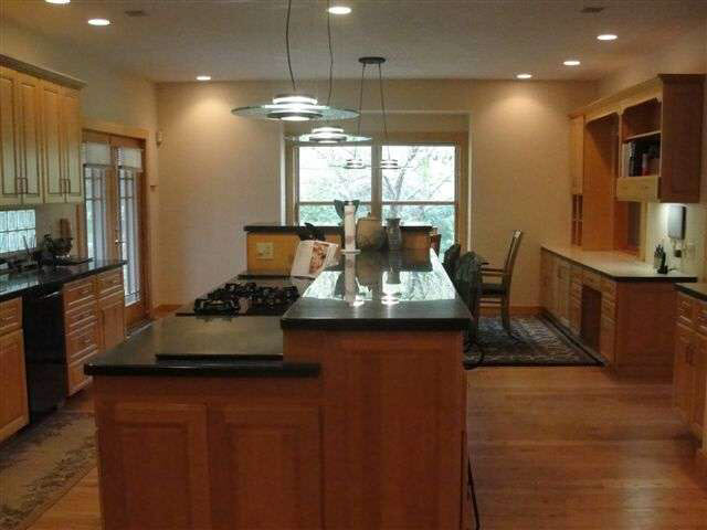 6800 Jersey Ridge Road Davenport, IA 52807 - Photo 4 of 24 Gallery Image 4