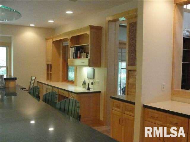 6800 Jersey Ridge Road Davenport, IA 52807 - Photo 5 of 24 Gallery Image 5