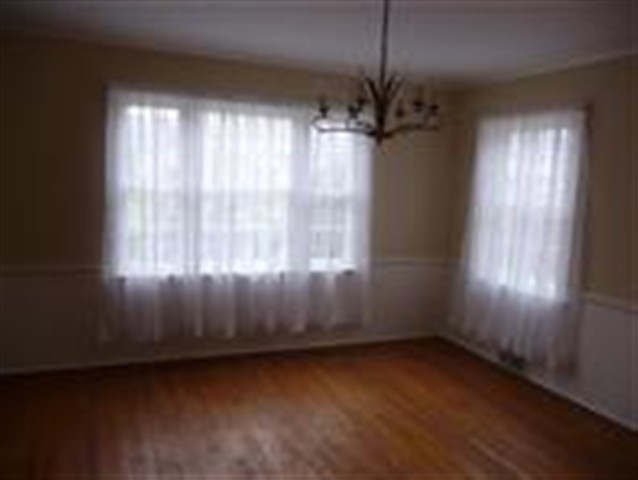 27 Clarendon Road Albany, NY 12203 - Photo 4 of 12 Photo 4