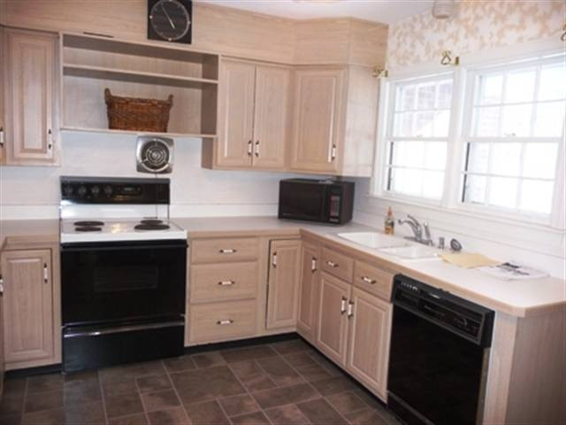 27 Clarendon Road Albany, NY 12203 - Photo 5 of 12 Photo 5