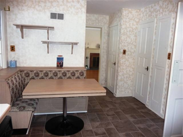 27 Clarendon Road Albany, NY 12203 - Photo 6 of 12 Photo 6
