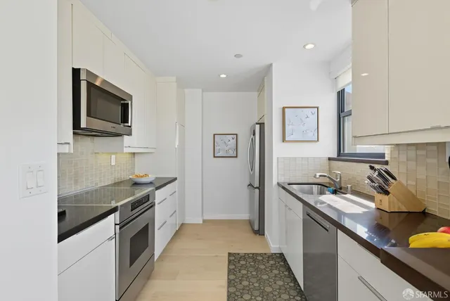 $1,248,000 | 1 Daniel Burnham Court, Unit 1610, San Francisco, CA 94109
