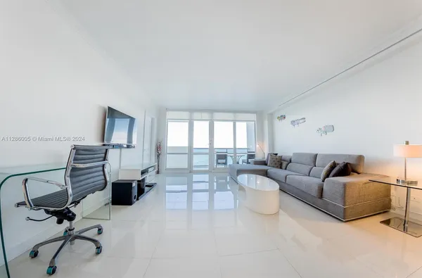 $5,000 | 5601 Collins Avenue, Unit 1206, Miami Beach, FL 33140