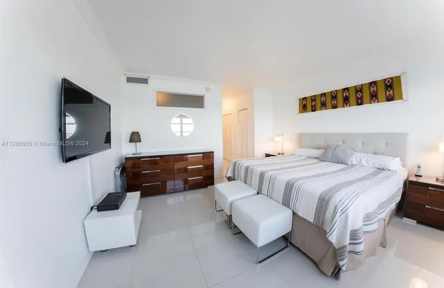 $5,000 | 5601 Collins Avenue, Unit 1206, Miami Beach, FL 33140