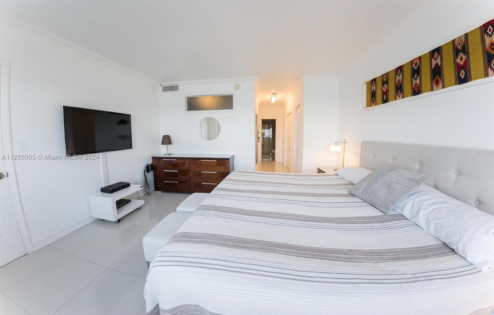 5601 Collins Avenue, Unit 1206 Miami Beach, FL 33140 - Photo 13 of 54