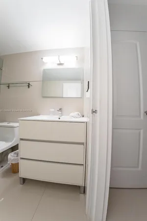 $5,000 | 5601 Collins Avenue, Unit 1206, Miami Beach, FL 33140