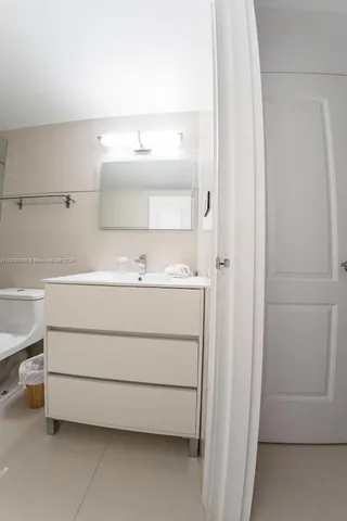 $5,000 | 5601 Collins Avenue, Unit 1206, Miami Beach, FL 33140