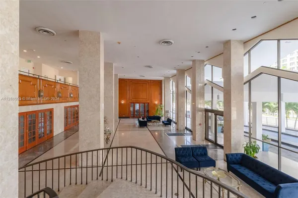 $5,000 | 5601 Collins Avenue, Unit 1206, Miami Beach, FL 33140