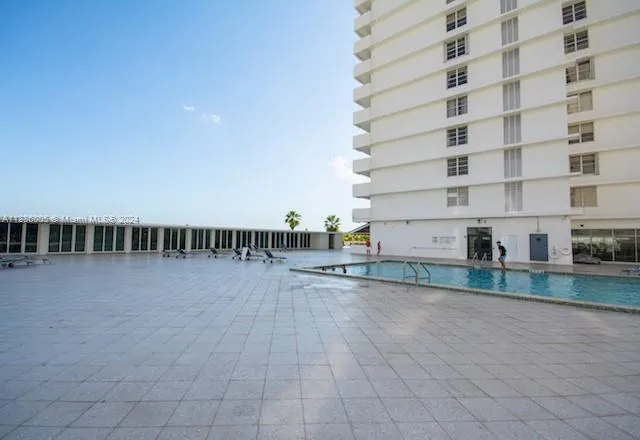 $5,000 | 5601 Collins Avenue, Unit 1206, Miami Beach, FL 33140