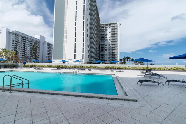 $5,000 | 5601 Collins Avenue, Unit 1206, Miami Beach, FL 33140