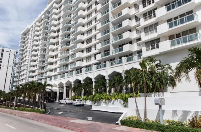 $5,000 | 5601 Collins Avenue, Unit 1206, Miami Beach, FL 33140