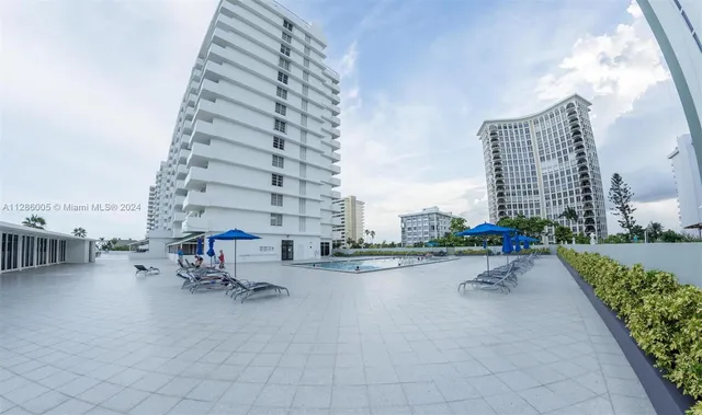 $5,000 | 5601 Collins Avenue, Unit 1206, Miami Beach, FL 33140