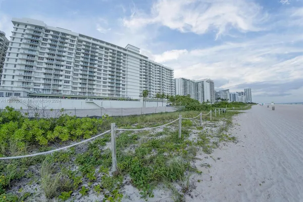 $5,000 | 5601 Collins Avenue, Unit 1206, Miami Beach, FL 33140