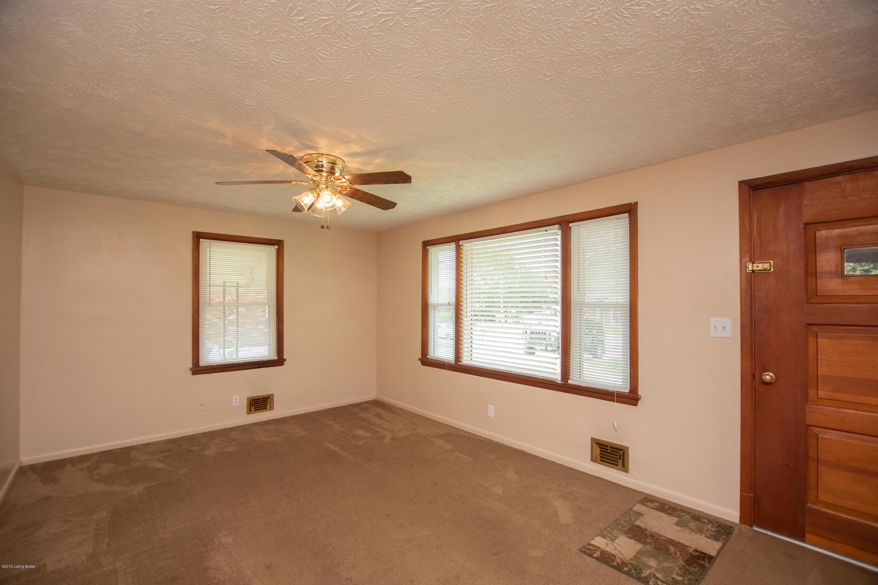 5102 Cooper Chapel Road Louisville, KY 40229 - Photo 6 of 37 5102 Cooper Chapel Road (12 of 37)