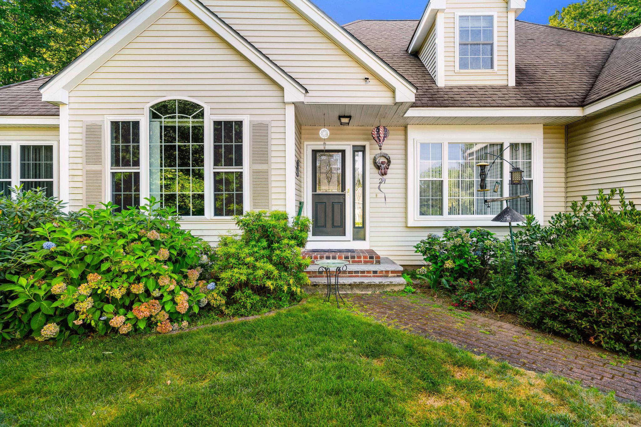 21 Penacook Road Sandown, NH 03873 - Photo 2 of 50
