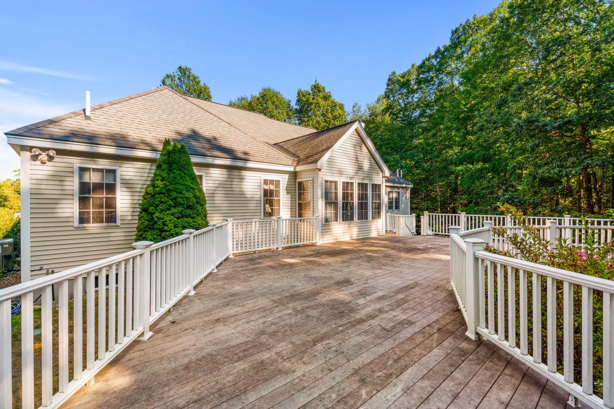 21 Penacook Road Sandown, NH 03873 - Photo 3 of 50