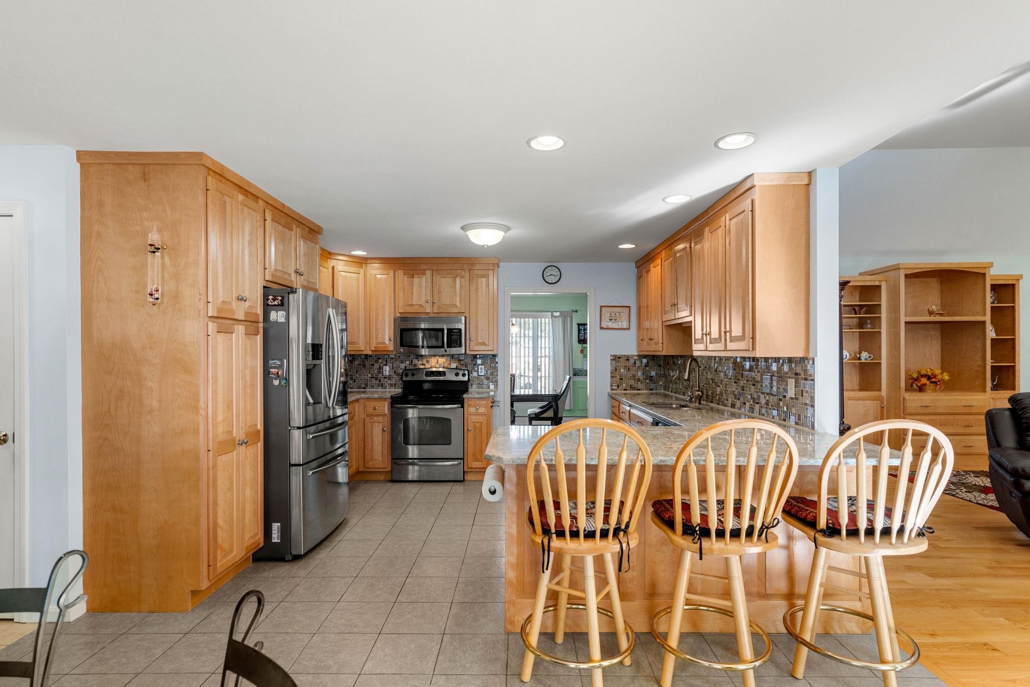 21 Penacook Road Sandown, NH 03873 - Photo 5 of 50