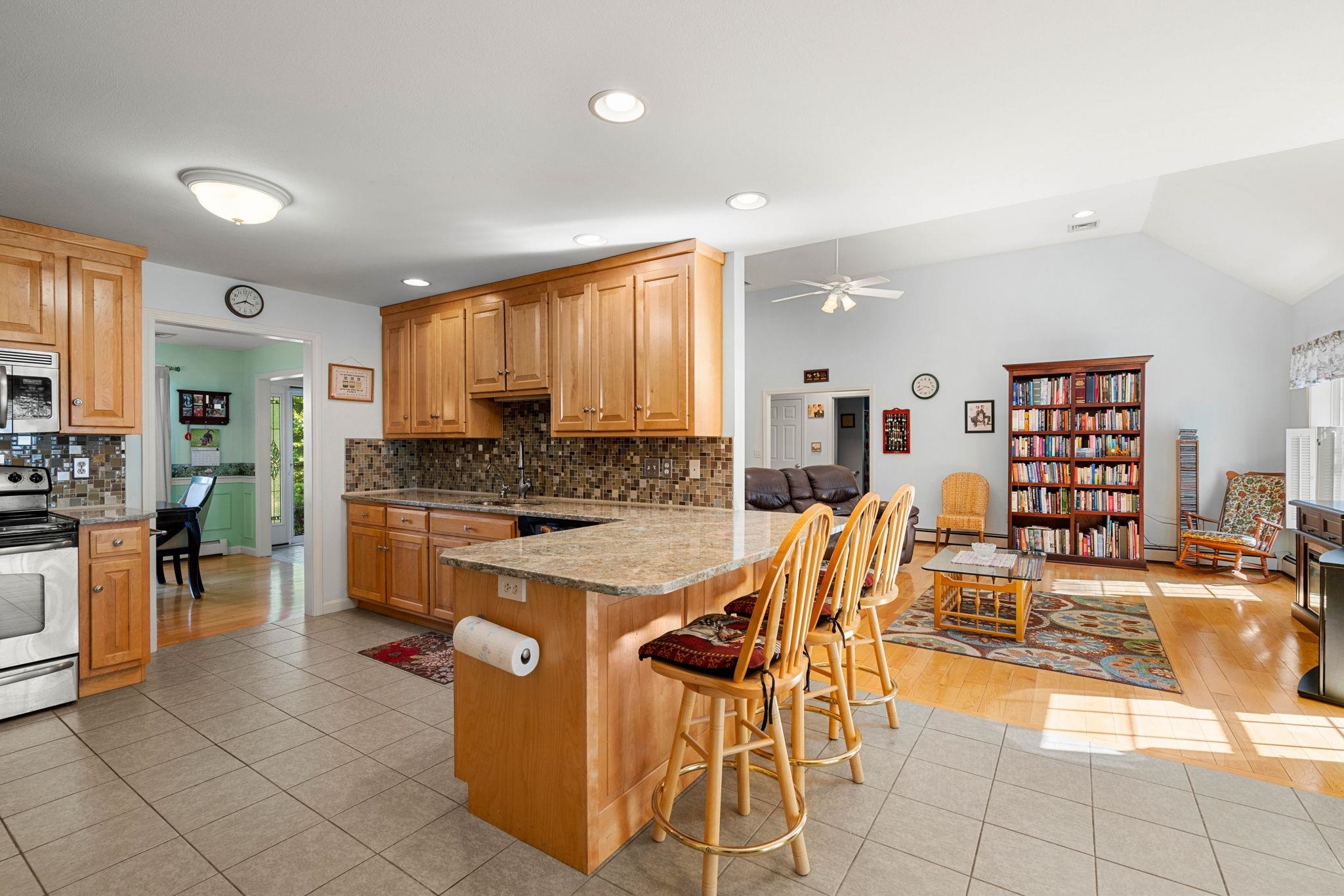 21 Penacook Road Sandown, NH 03873 - Photo 8 of 50