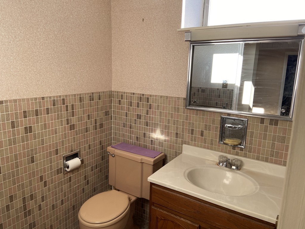 80 Salisbury Street, Unit 603 Worcester, MA 01609 - Photo 12 of 18 a bathroom with a sink a toilet and mirror