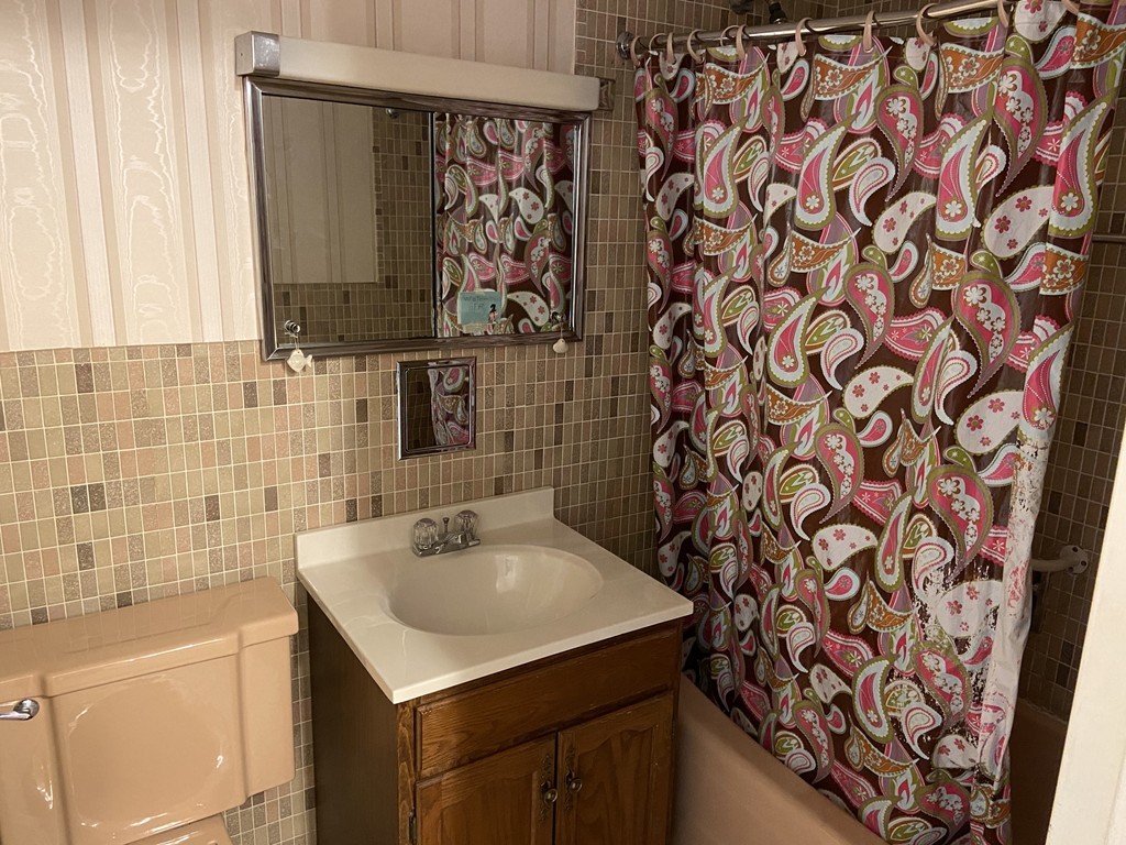 80 Salisbury Street, Unit 603 Worcester, MA 01609 - Photo 7 of 18 a bathroom with a sink toilet and shower