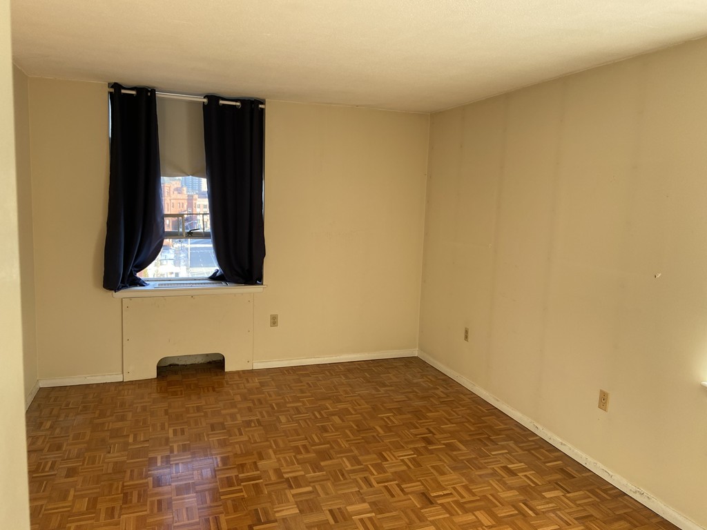 80 Salisbury Street, Unit 603 Worcester, MA 01609 - Photo 10 of 18 a bathroom with a window