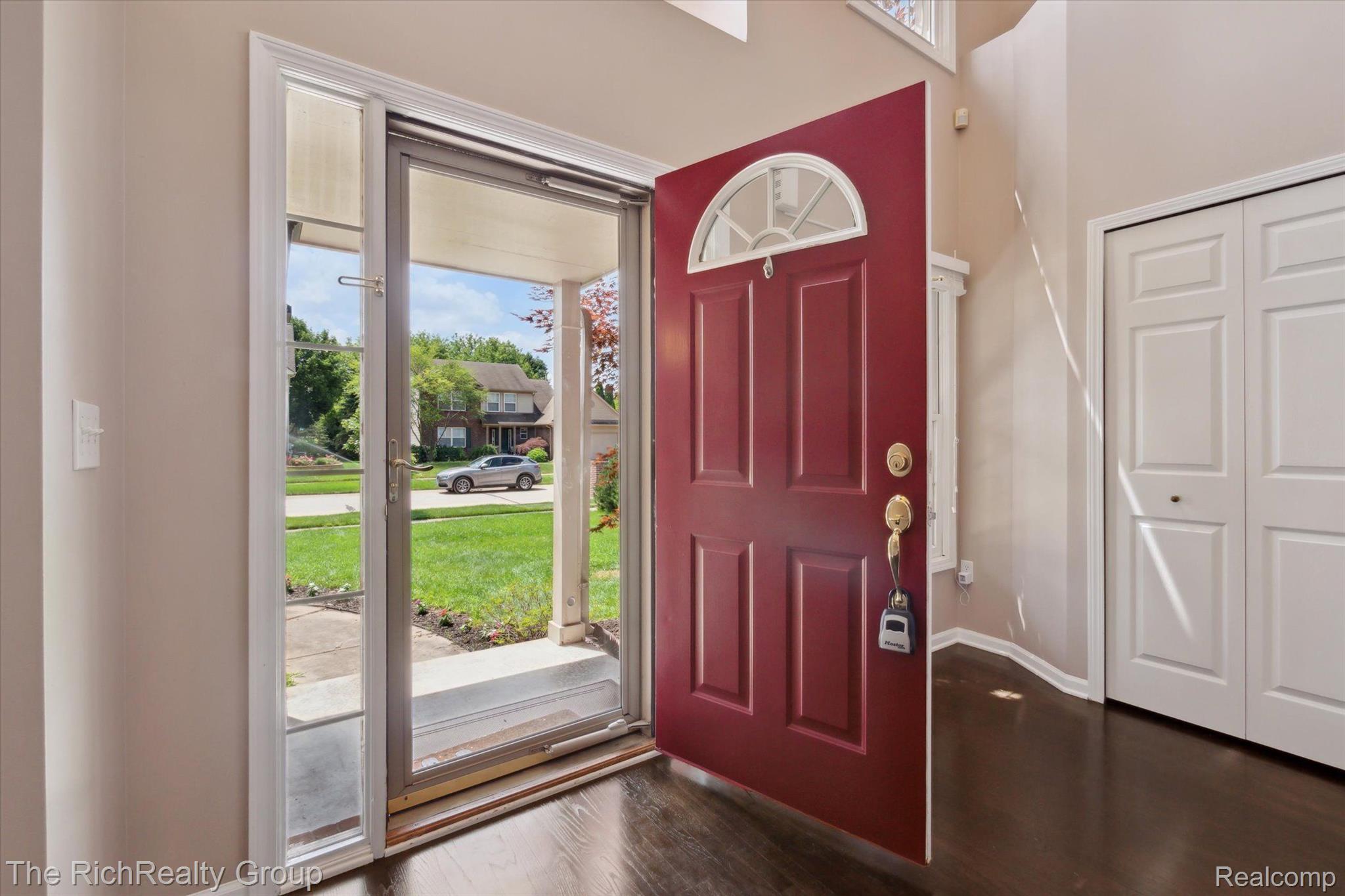 2578 Brilliance Rochester, MI 48309 - Photo 4 of 54 Gallery Image 4
