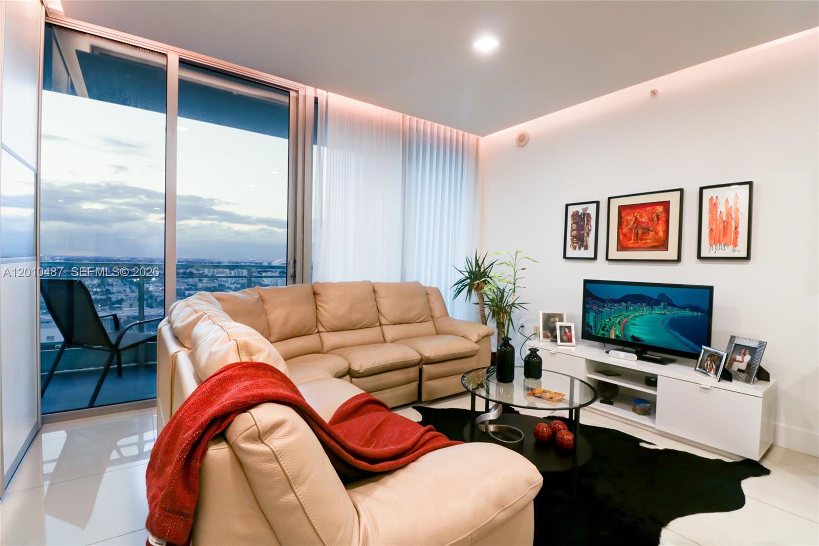 92 Southwest 3rd Street, Unit 2808 Miami, FL 33130 - Photo 3 of 10