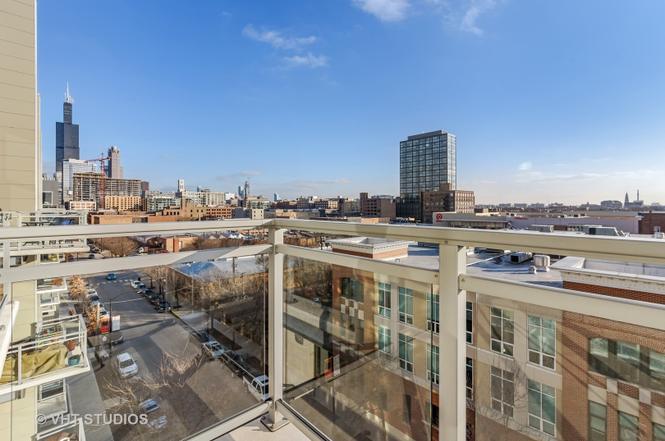 1132 West Adams Street, Unit PHE Chicago, IL 60607 - Photo 21 of 23 a view of a city with tall buildings