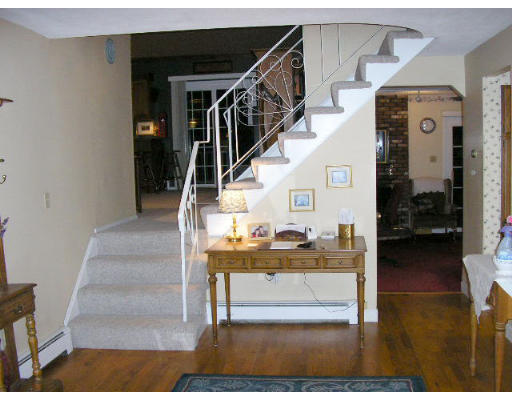 75 Richard Road Holliston, MA 01746 - Photo 8 of 14 Gallery Image 8