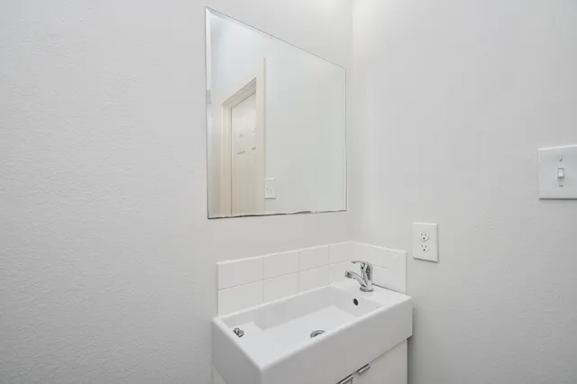 $1,525 | 4108 McKinney Street, Houston, TX 77023