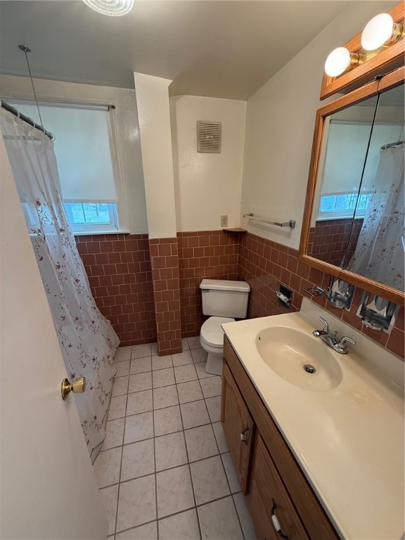 93 Manila Avenue Woonsocket, RI 02895 - Photo 17 of 35