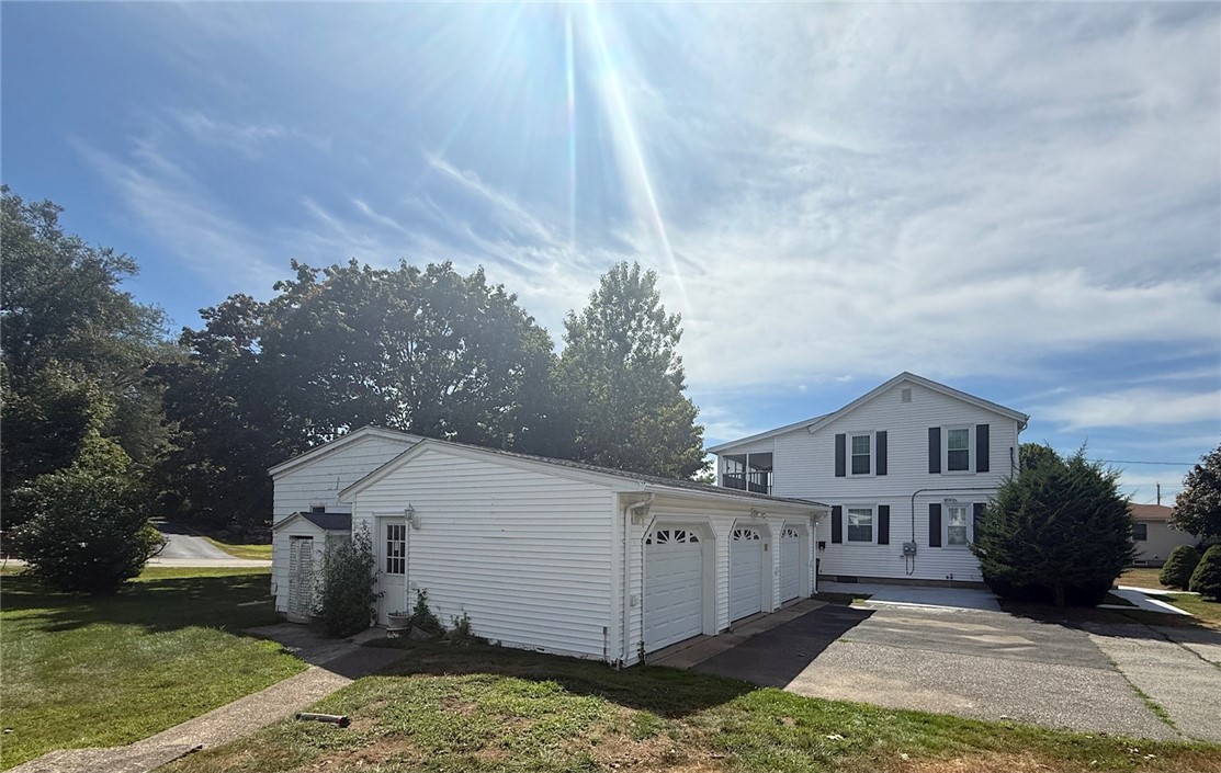 93 Manila Avenue Woonsocket, RI 02895 - Photo 3 of 35