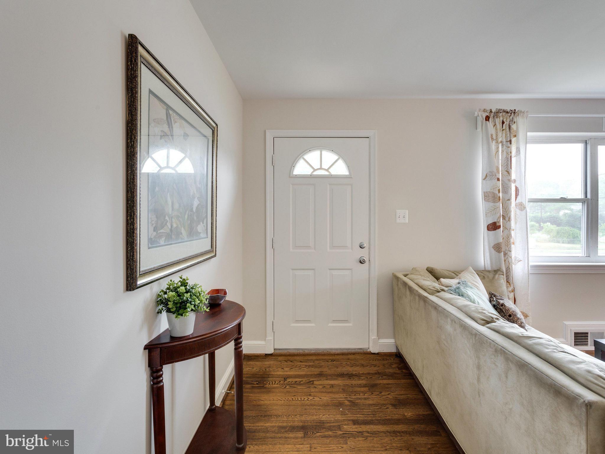 5903 Amherst Avenue Springfield, VA 22150 - Photo 2 of 30 Interior (General)
