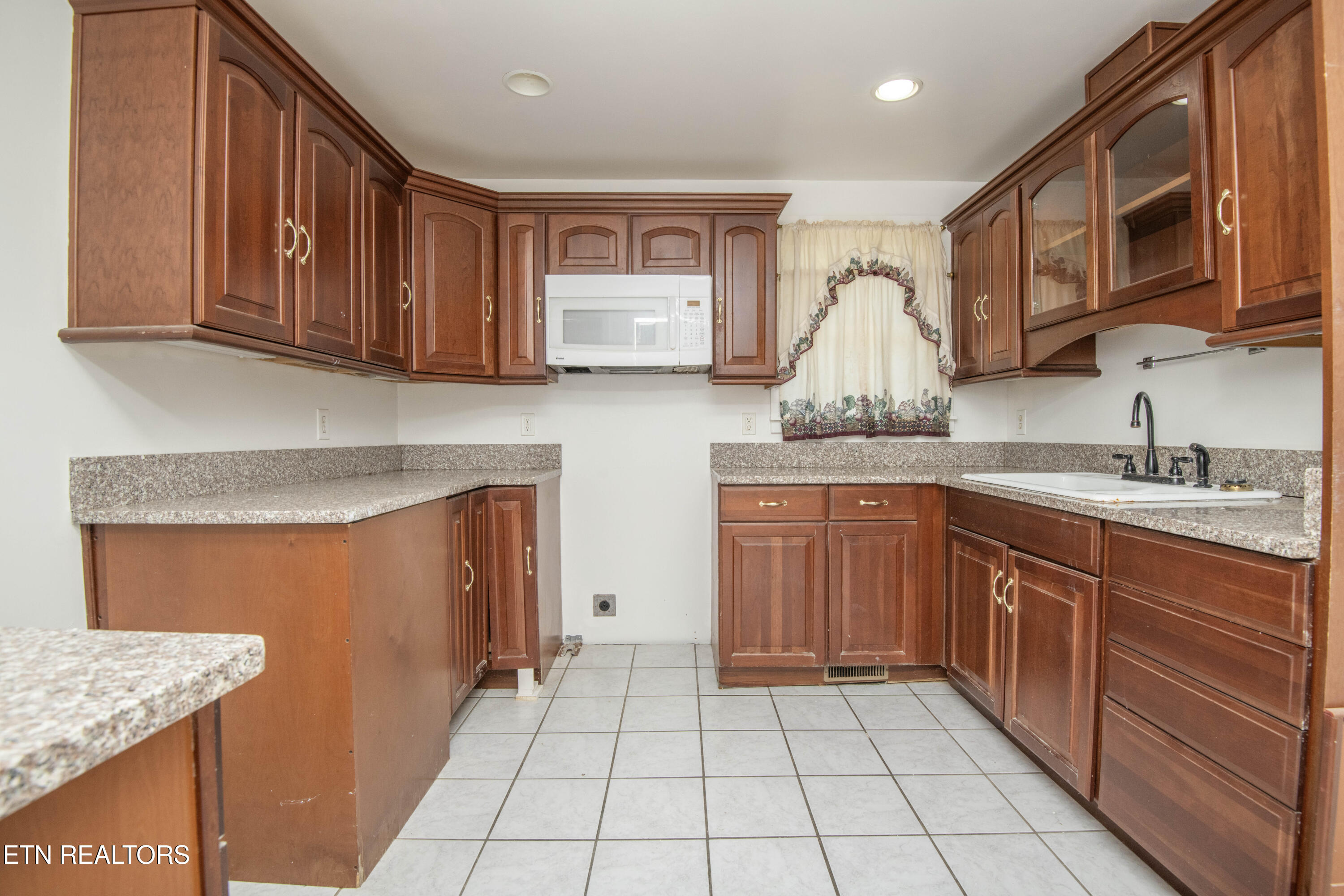 237 South Dillard Avenue Oak Ridge, TN 37830 - Photo 17 of 36 kitchen 5