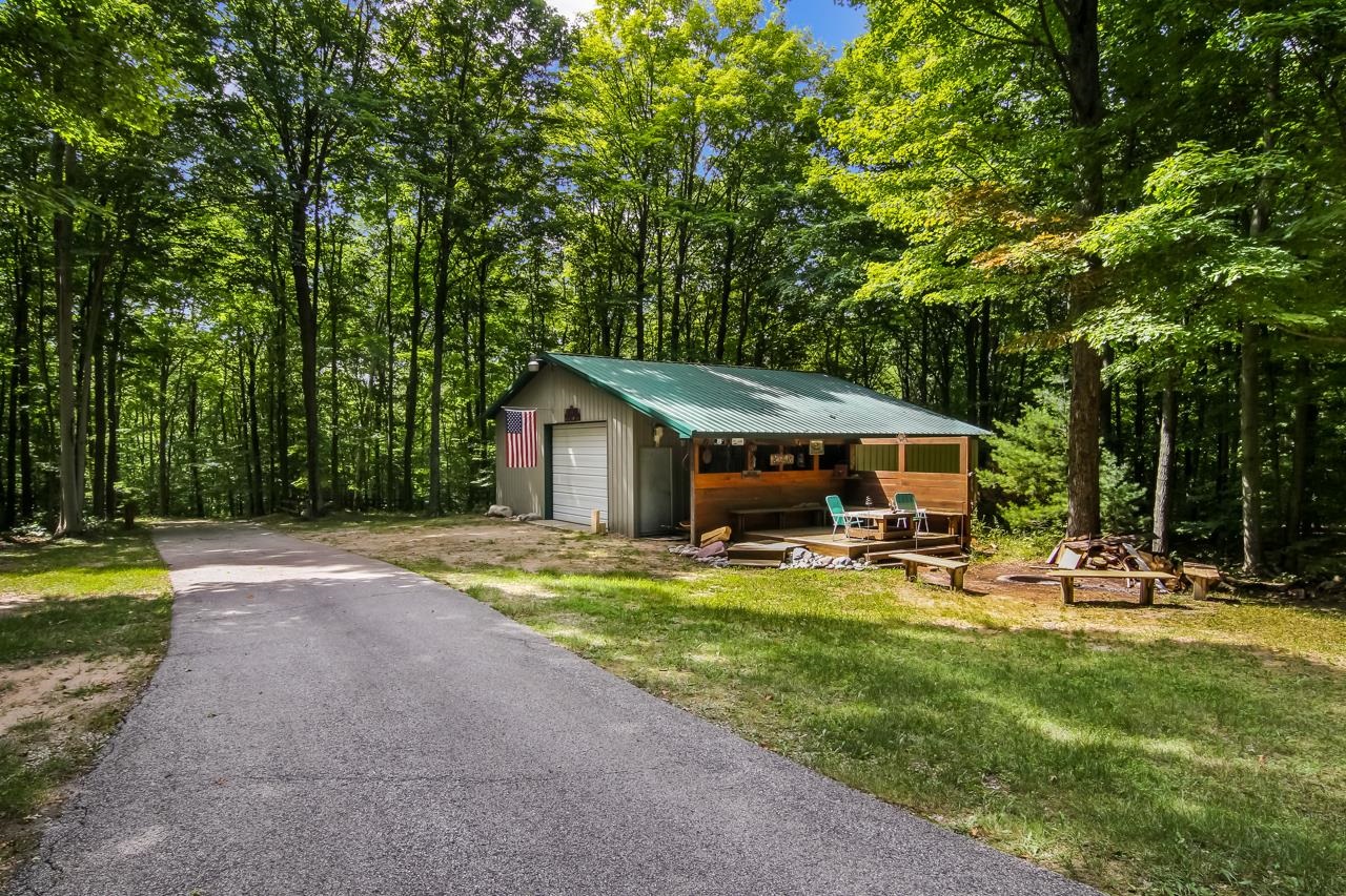 2989 Warren Road Beulah, MI 49617 - Photo 8 of 31 1904357-7.JPG