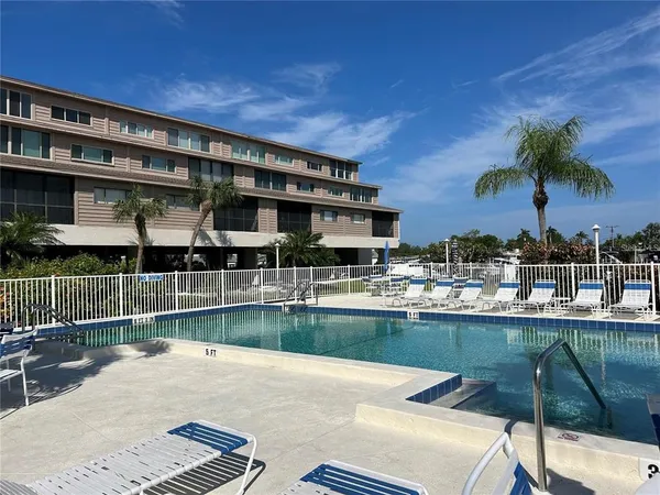 $2,500 | 9604 Cortez Road West, Unit 213, Bradenton, FL 34210
