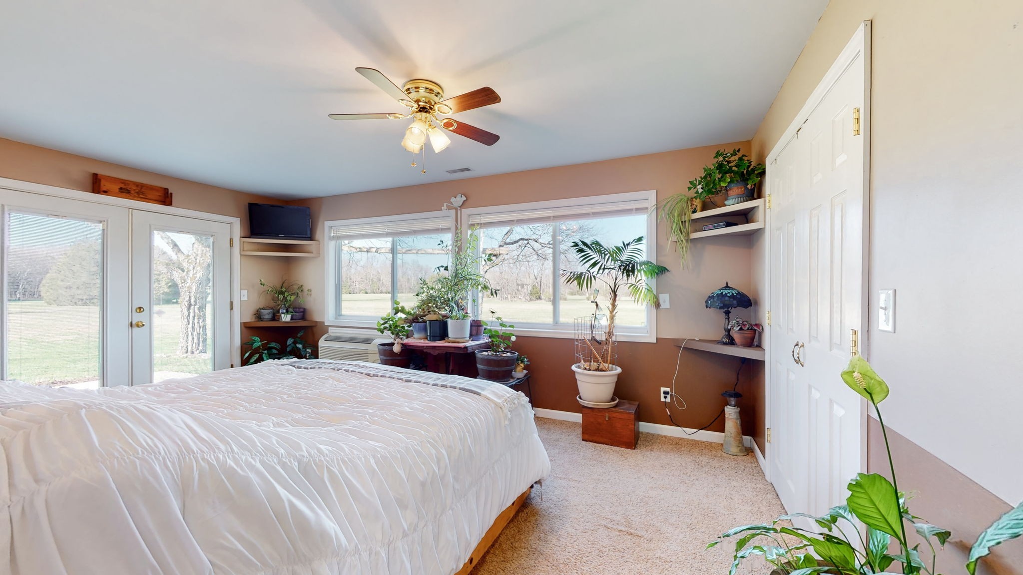 4605 Pyles Road Chapel Hill, TN 37034 - Photo 17 of 28 a bedroom with a bed and a potted plant