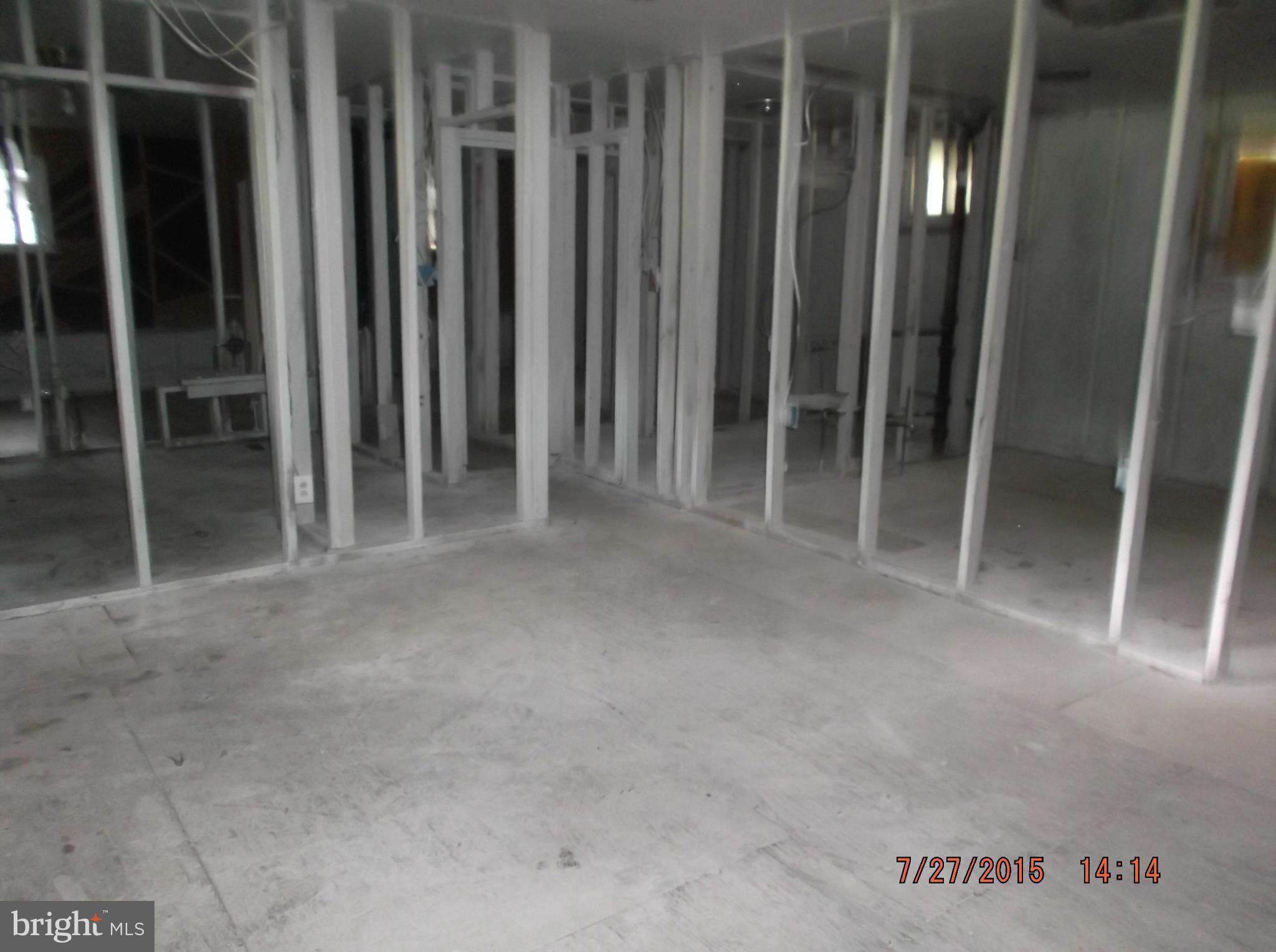 8601 Dangerfield Road Clinton, MD 20735 - Photo 4 of 20 Living Room