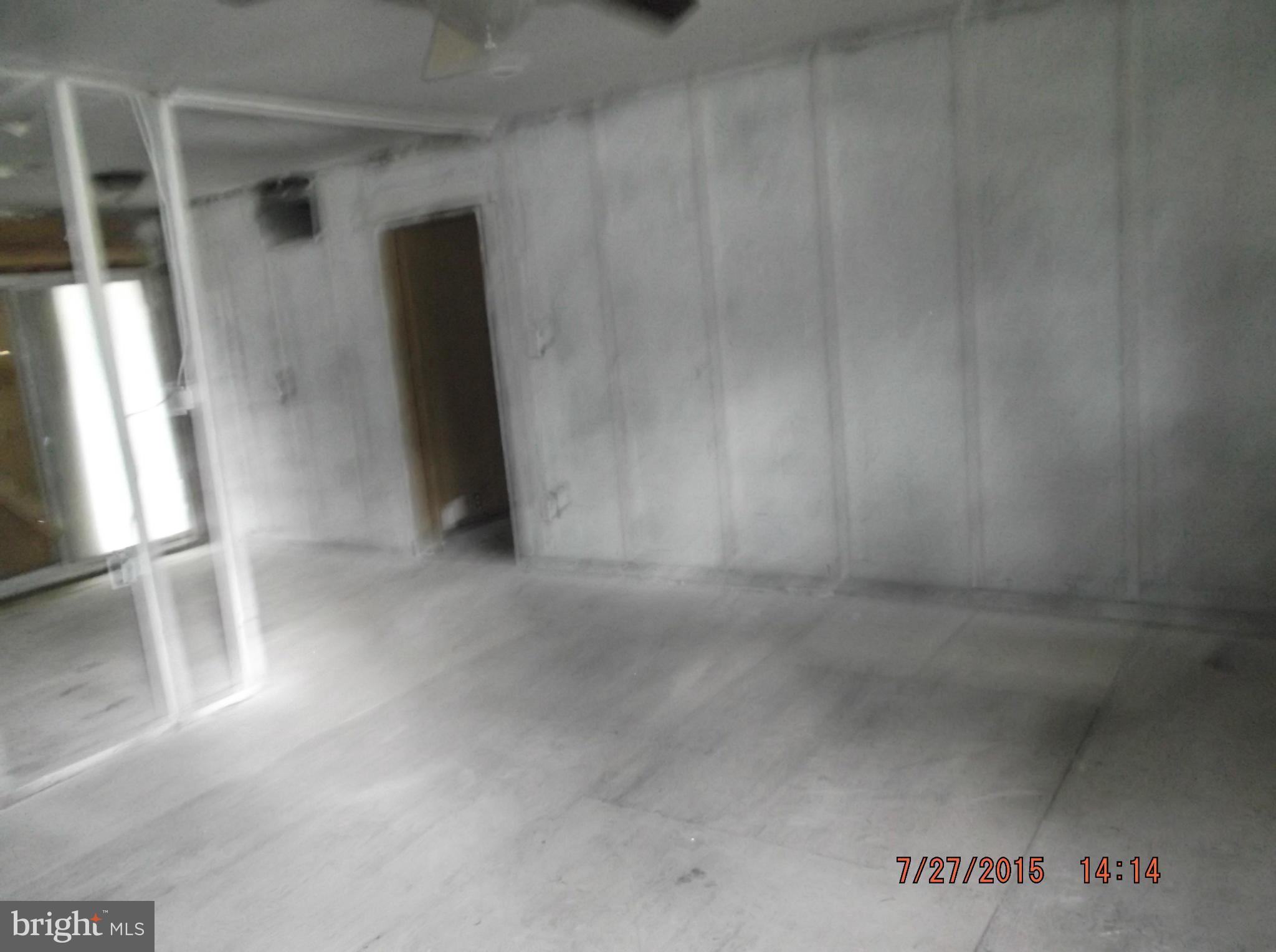 8601 Dangerfield Road Clinton, MD 20735 - Photo 8 of 20 Living Room