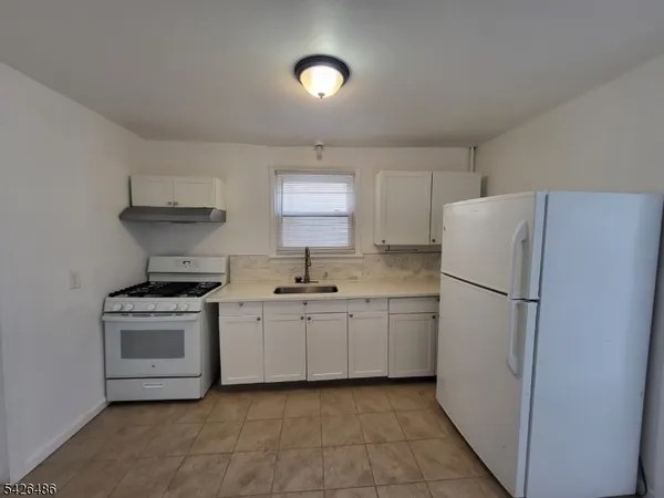 $1,800 | 111 Pine Street, Elizabeth Port, NJ 07206