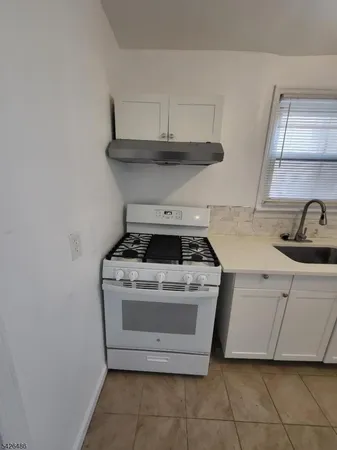 $1,800 | 111 Pine Street, Elizabeth Port, NJ 07206