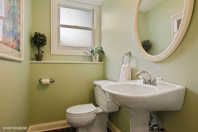 231 Middaugh Road Clarendon Hills, IL 60514 - Photo 19 of 25 Gallery Image 19