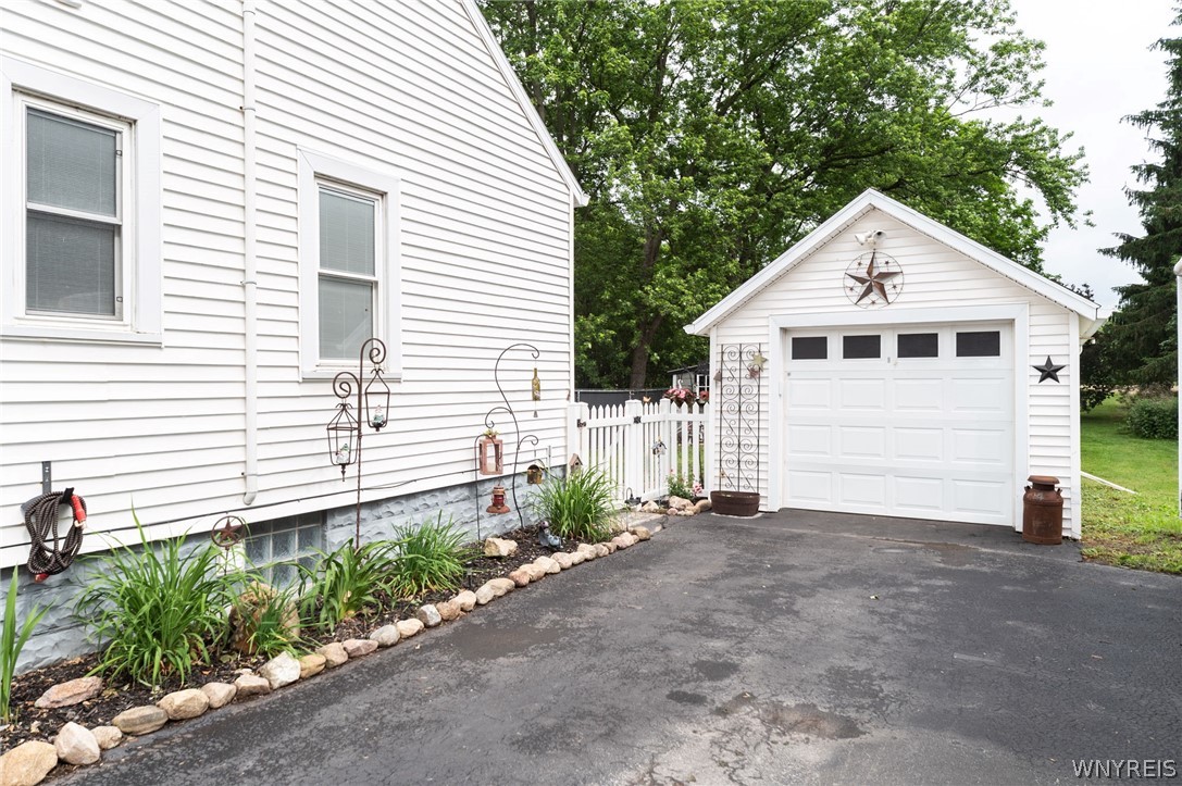 3295 West Main Street Road Batavia, NY 14020 - Photo 4 of 32