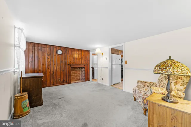 a view of livingroom with furniture