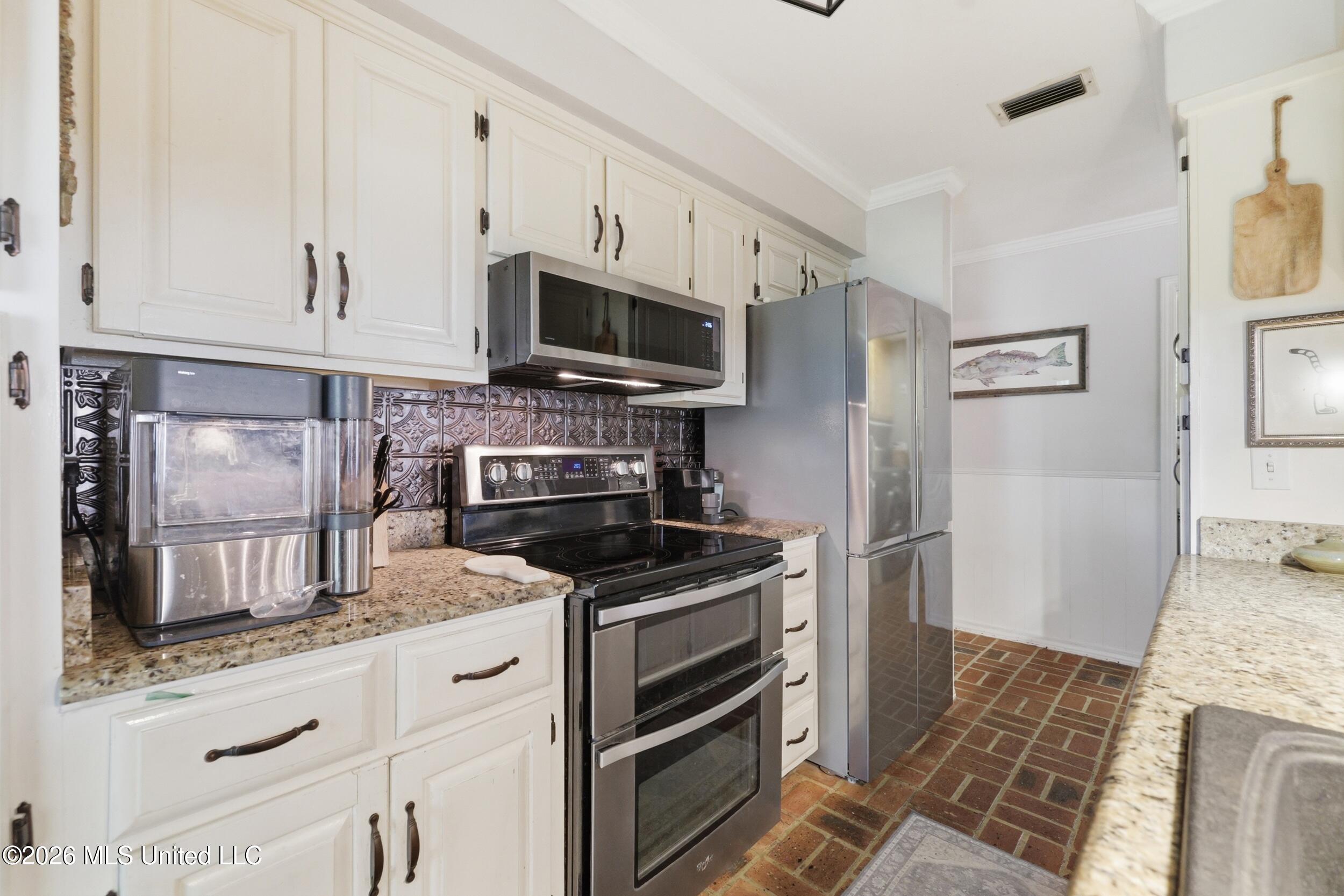 2033 Pascagoula River Road Moss Point, MS 39562 - Photo 23 of 69 23_r6__9905
