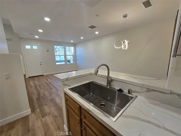 $3,850 | 48 Vermillion, Irvine, CA 92603