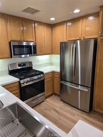 $3,850 | 48 Vermillion, Irvine, CA 92603